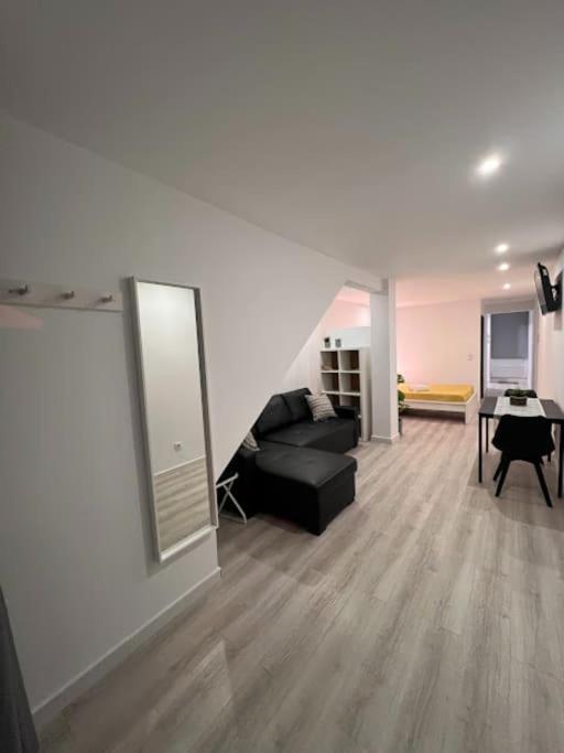 Opo - Fantastic Studio With Garden Porto Exteriér fotografie